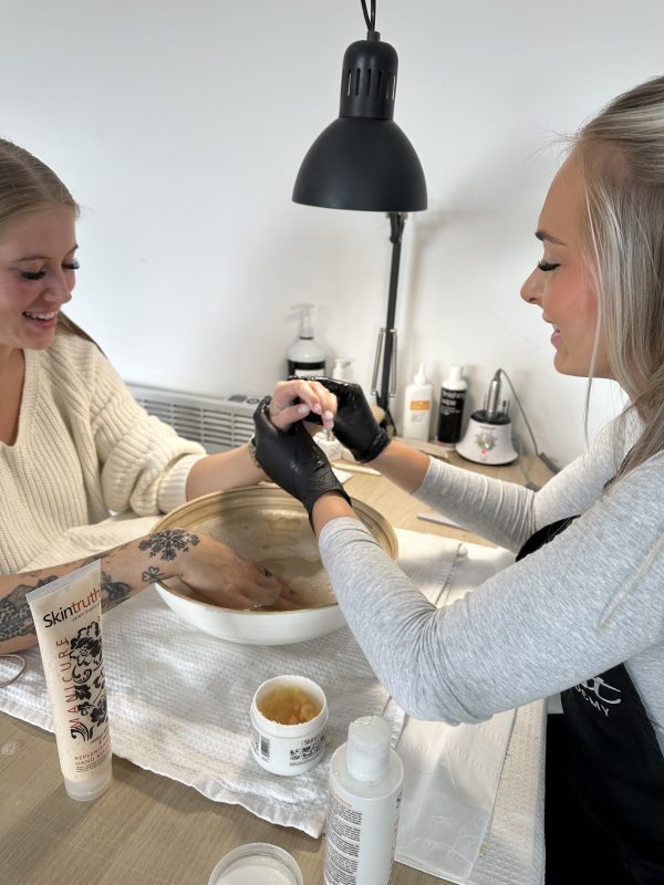 Gel polish & acrylic – 1 day (Up to 8 hours practical day)