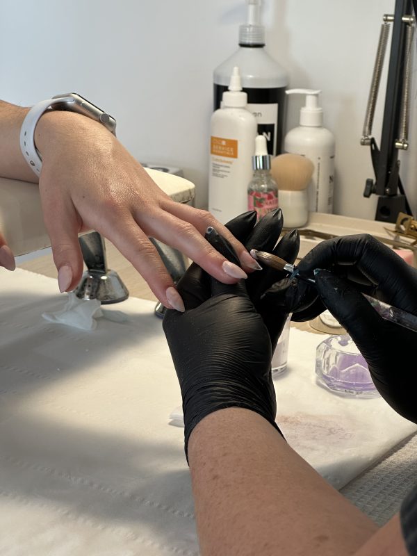 Gel polish & builder gel – 1 day (Up to 8 hours practical day)